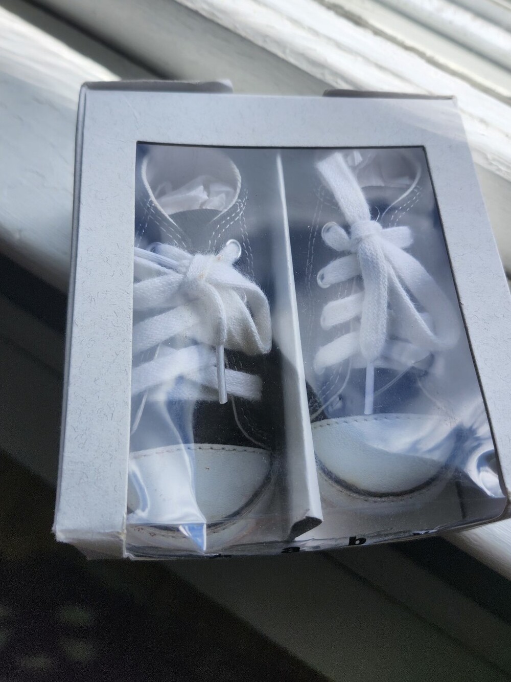 GAP Baby Crib Shoes Size 3 Black And White Lace Sneakers New In Box (Stains)